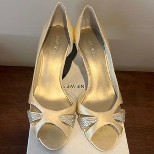Nine West Shoes Heels Satin pumps 7.5 ivory GUC